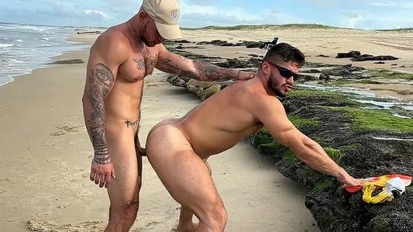 Zeto Rivas fucks Peralta on the beach