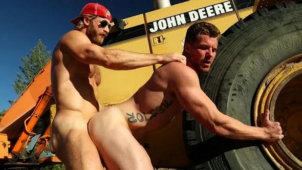 Two Horny Workers Fuck – Matt Dubbe and CurvedKing