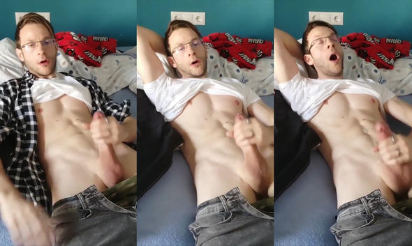 Zalthy – Athletic twink masturbates until he cums