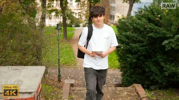 Bernie Bagel RAW – GONZO