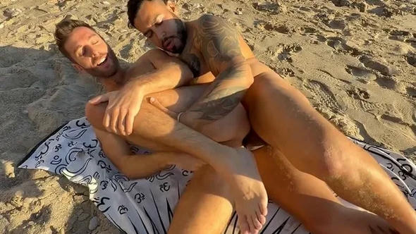 Viktor Rom & Danny Fox – Sex and The Beach