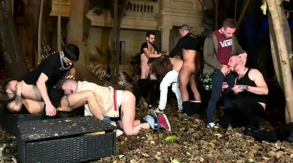 Bareback orgy between rival gangs – Apolo Adrii, Bony Babyron, Macho Serge, Nando Rey, Nicholas Bardem, Nils Angelson, Roc Barcelona, Roxas, Thiago Monte