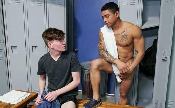 Shower Shy – Leon King, Levi Hatter